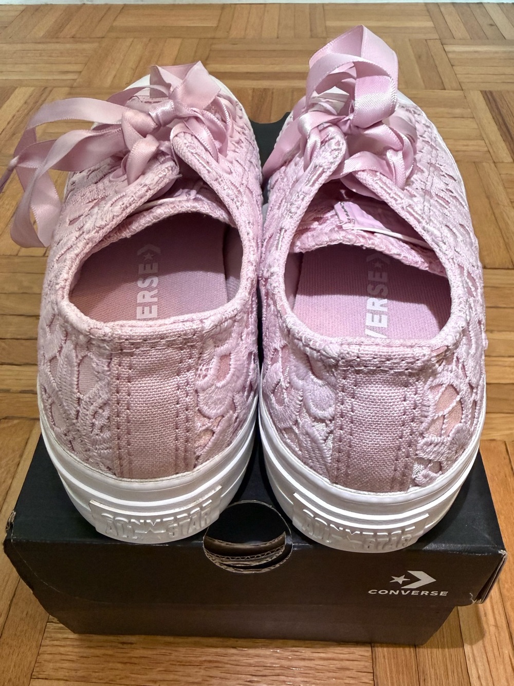 Converse Chuck Taylor All Star Women Size 6 Pink/White Lace Low Top Sneakers - Picture 4 of 7